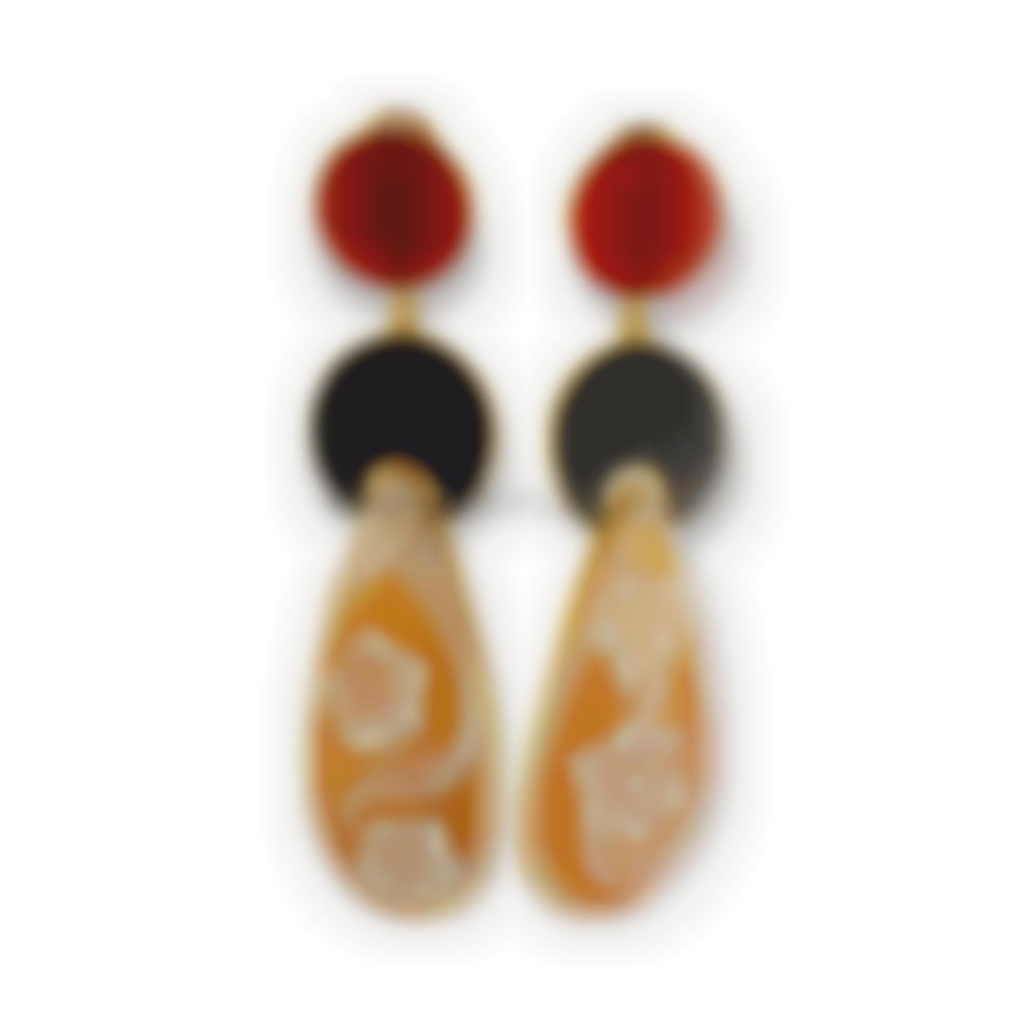 Earrings set with natural stones and seashell cameos 